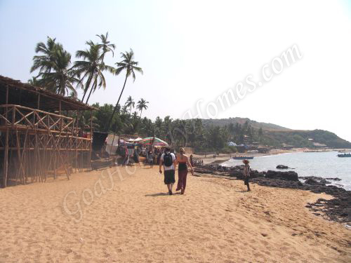http://www.goaholidayhomes.com/goa-information-images/goa-anjuna-beach.jpg