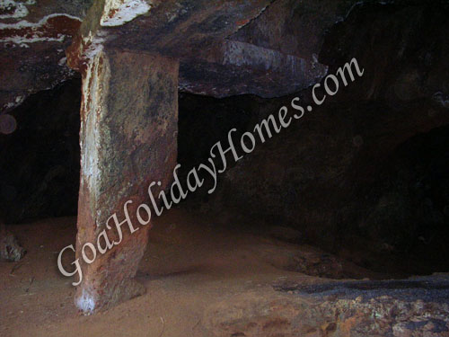 Lamgau Caves in Goa